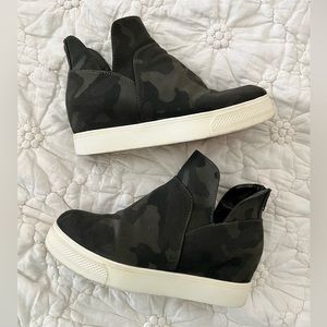 Camo Steve Madden sneaker wedge